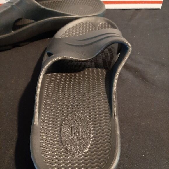 New Size Medium Rubber Slip-On Shoes - Picture 3 of 4
